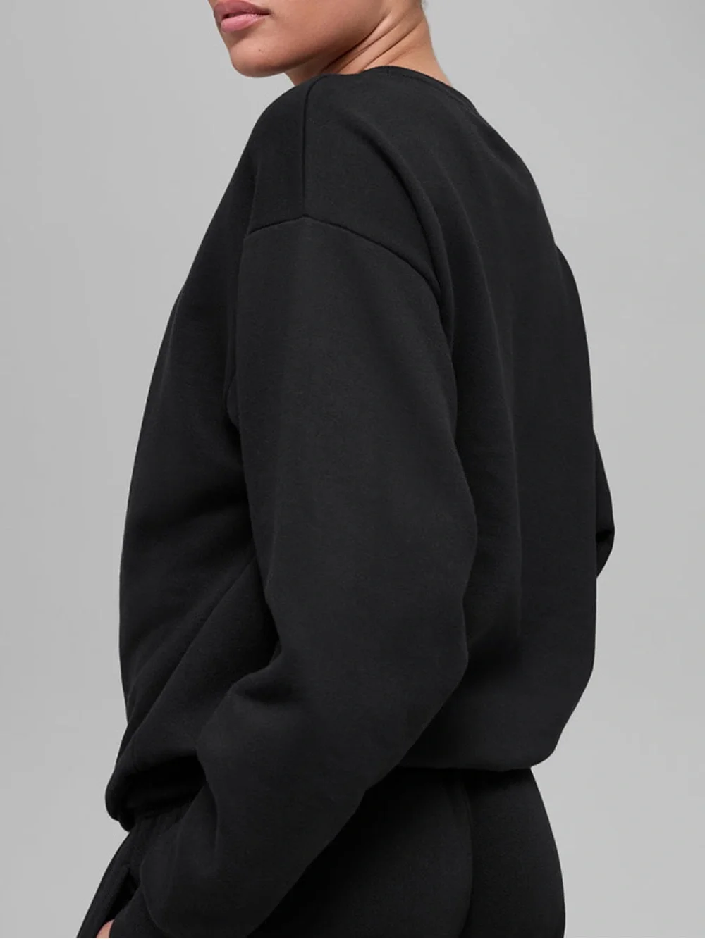 ALO Yoga Black Logo accolade Crewneck Sweatshirt! New ! XL